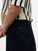Load image into Gallery viewer, Tommy Hilfiger Relaxed Cargo Shorts