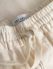 Load image into Gallery viewer, LES DEUX OTTO SHORTS IVORY
