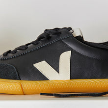 Load image into Gallery viewer, Veja Volley Leather Black Pierre