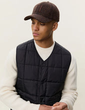 Load image into Gallery viewer, Les Deux Quilted Vest Black
