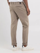 Load image into Gallery viewer, REPLAY REG FIT &#39;BENNI&#39; CHINO SAND
