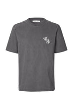 Load image into Gallery viewer, Samsoe Phil Tee Washed Black
