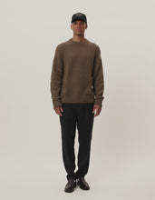 Load and play video in Gallery viewer, Les Deux Gilbert Crewneck Teak
