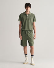 Load image into Gallery viewer, GANT SUNFADED SHORTS PINE
