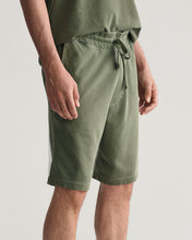 Load image into Gallery viewer, GANT SUNFADED SHORTS PINE
