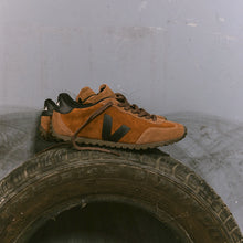 Load image into Gallery viewer, Veja GT Suede Cognac Black
