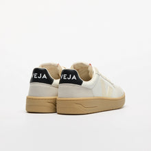 Load image into Gallery viewer, Veja V-82 Leather Calcaire Black
