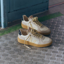 Load image into Gallery viewer, Veja V-82 Leather Calcaire Black
