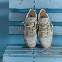 Load image into Gallery viewer, Veja V-82 Leather Calcaire Black
