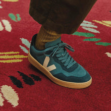 Load image into Gallery viewer, Veja V-90 California Pierre
