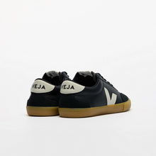 Load image into Gallery viewer, Veja Volley Leather Black Pierre
